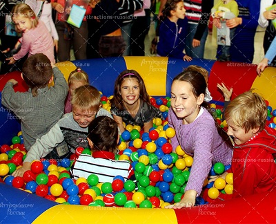 Надувные сухие бассейны для малышей с мягкими шариками можно использовать для оформления игрового пространства в развлекательных комплексах